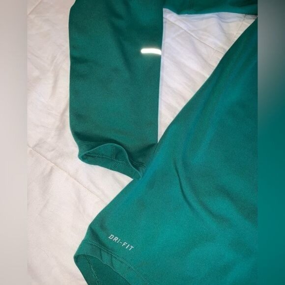 Nike Dri-Fit Green Long-Sleeve Running Shirt W/ Reflective Accents - S - Picture 10 of 11